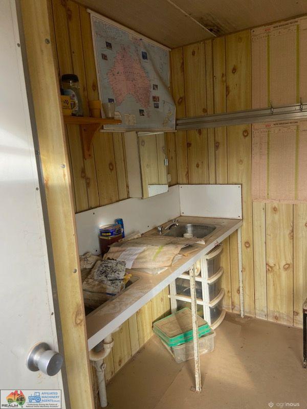 Construction Site Fully Contained Amenities Block - photo 9
