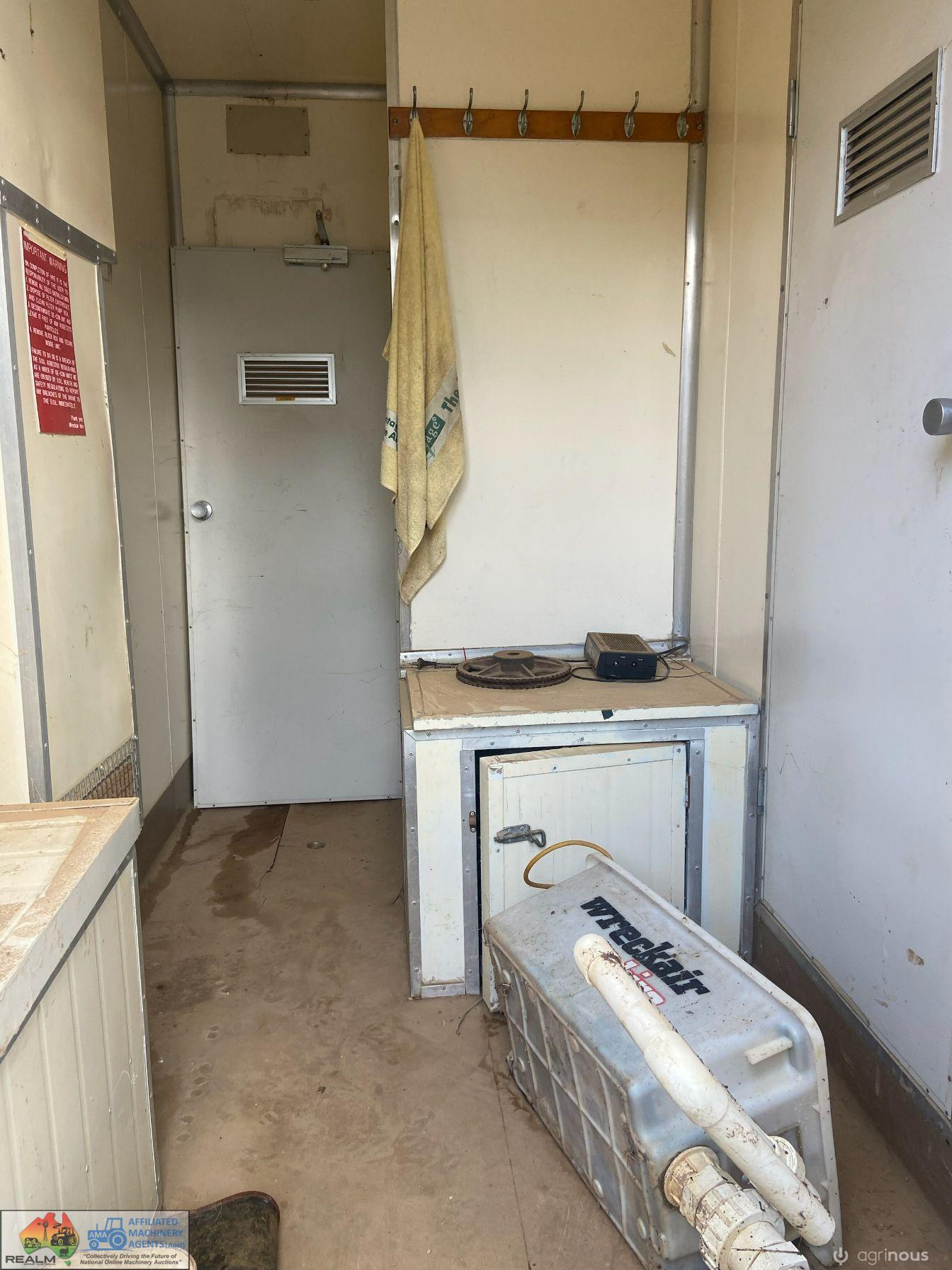 Construction Site Fully Contained Amenities Block - photo 8