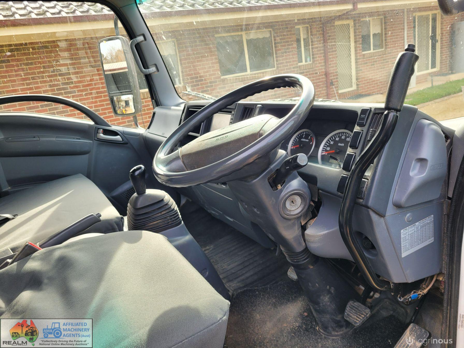 2015 Isuzu Euro-V NPR300 Tipper - photo 3