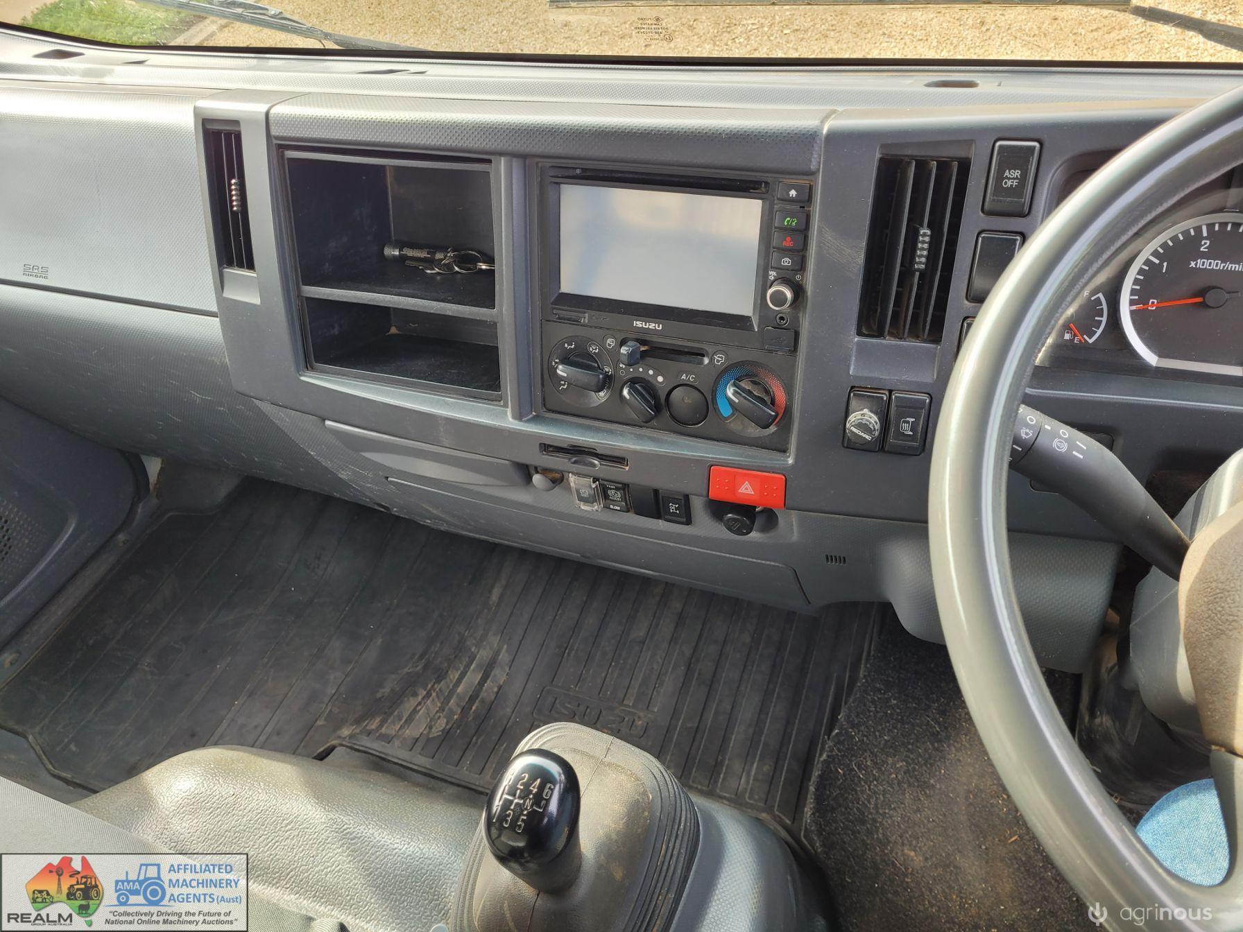 2015 Isuzu Euro-V NPR300 Tipper - photo 5