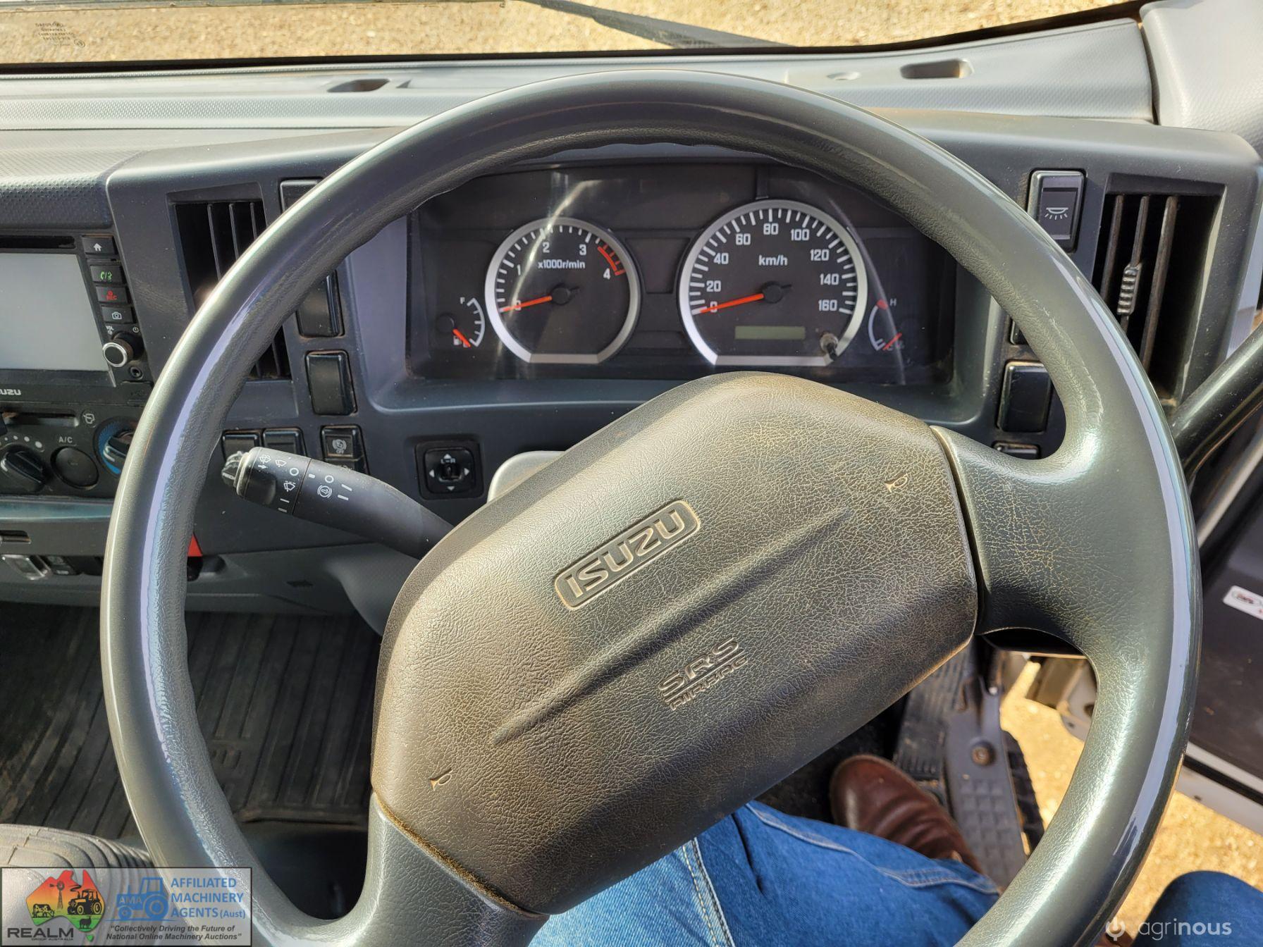 2015 Isuzu Euro-V NPR300 Tipper - photo 4