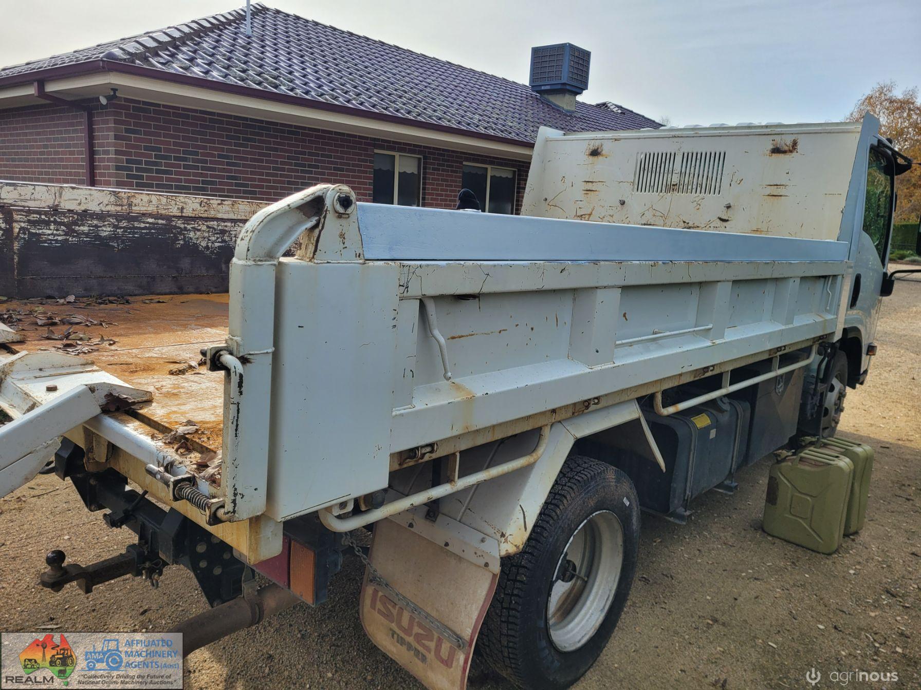 2015 Isuzu Euro-V NPR300 Tipper