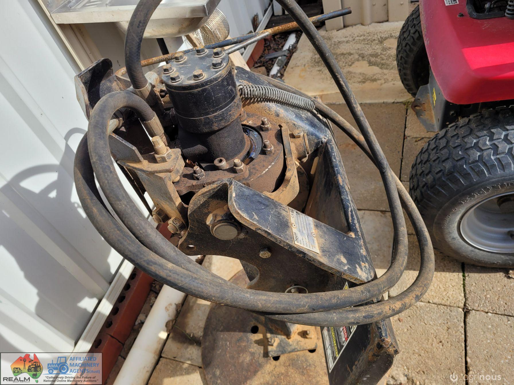 Digga Hydraulic Post Auger Motor on Quick Couple Frame (No.1)