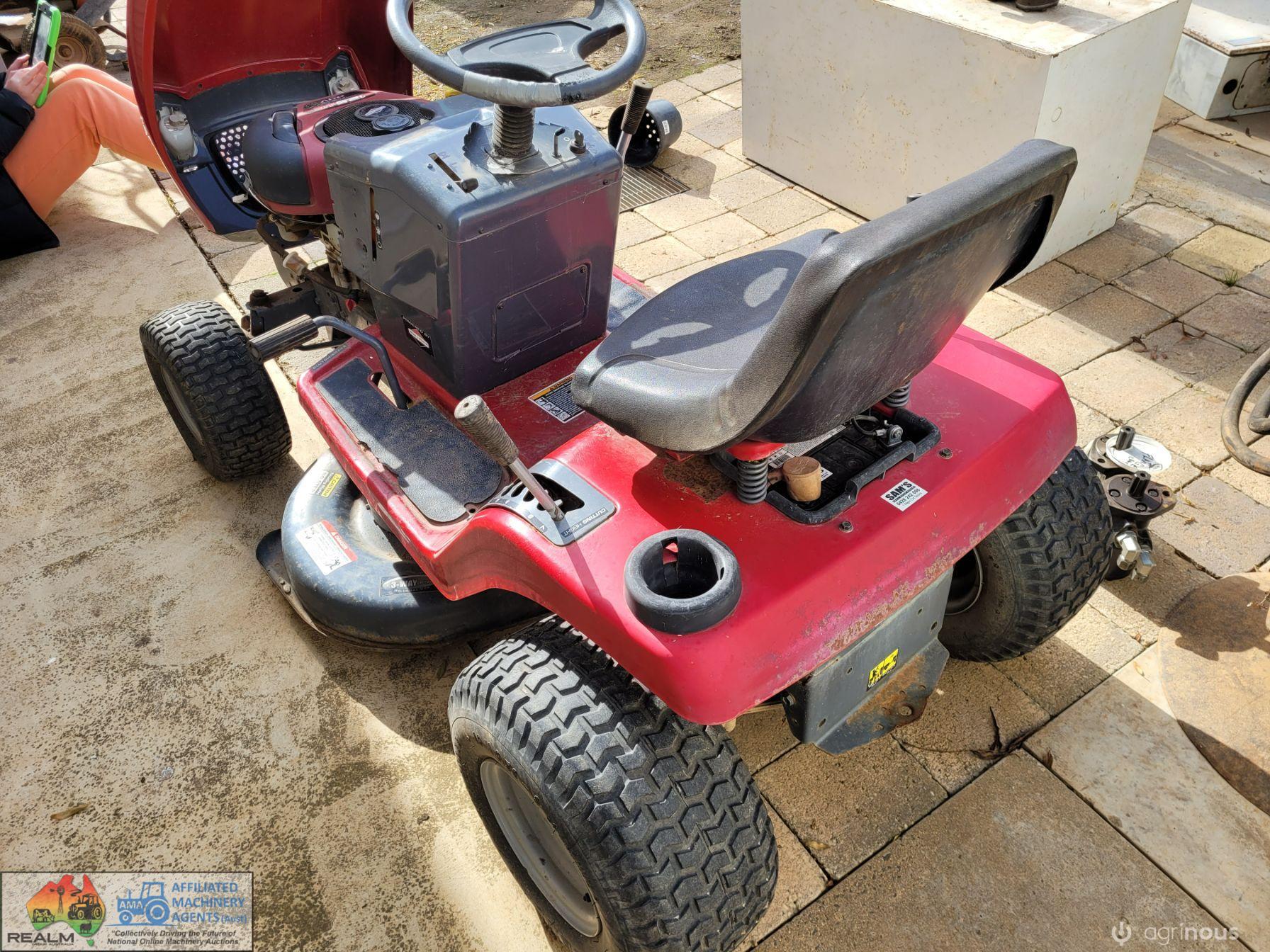 Murray Sentinel Ride-on Mower - photo 4
