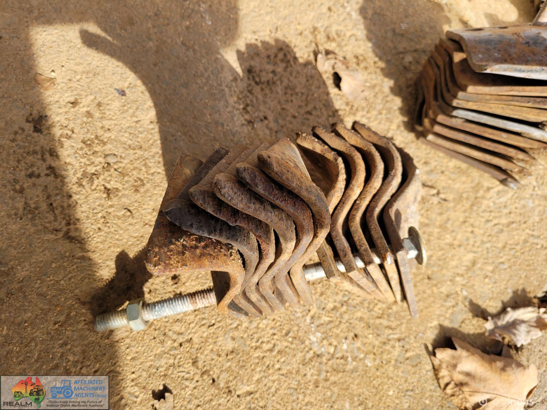 Digga Tech-Teeth (x18) & Digga Trenching Blades (x20) - photo 5