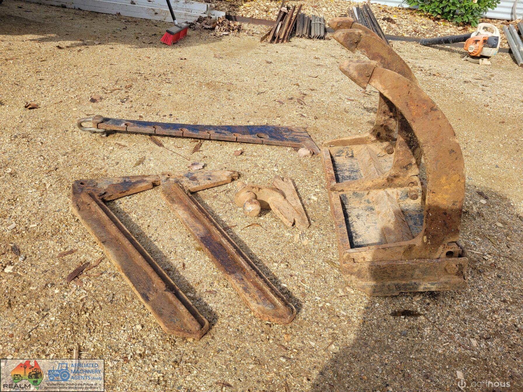 Toolbar attachment with accessories - photo 3