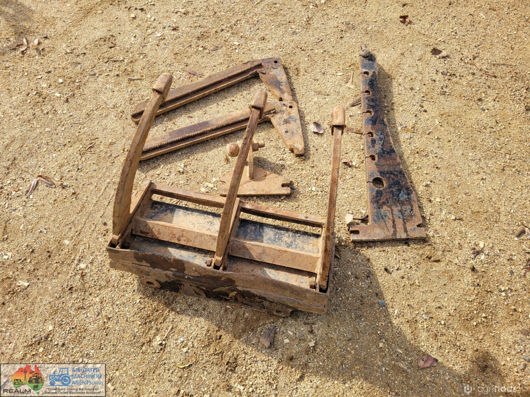 Toolbar attachment with accessories - photo 4