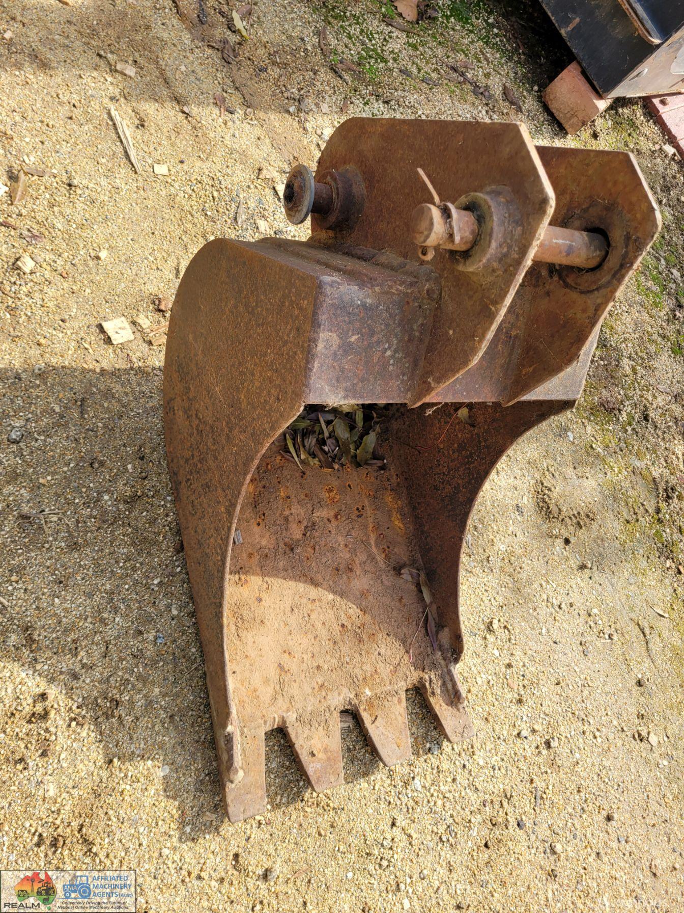 Backhoe Bucket 300mm - photo 5
