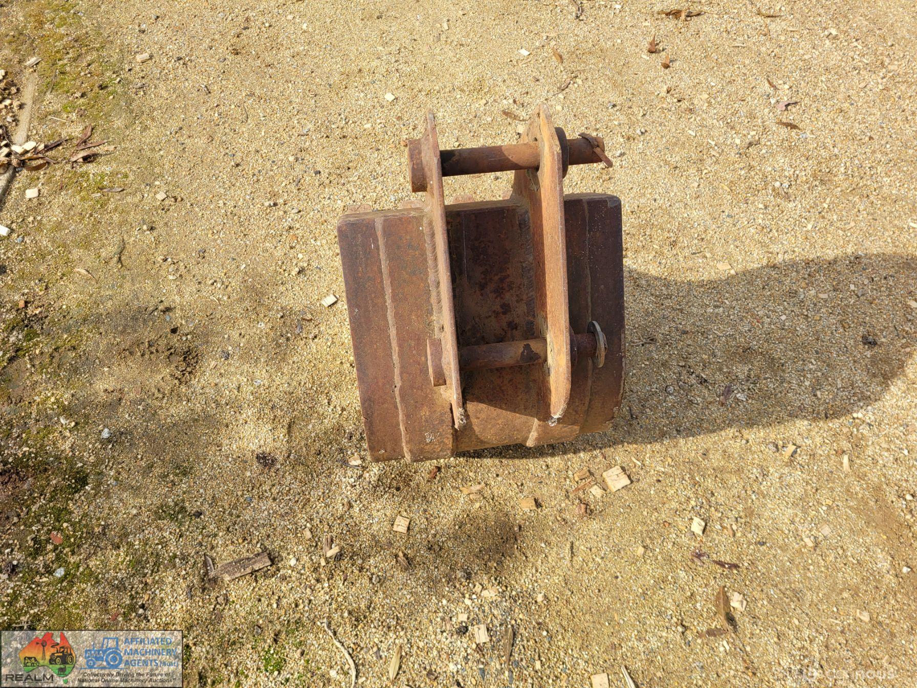 Backhoe Bucket 300mm - photo 3