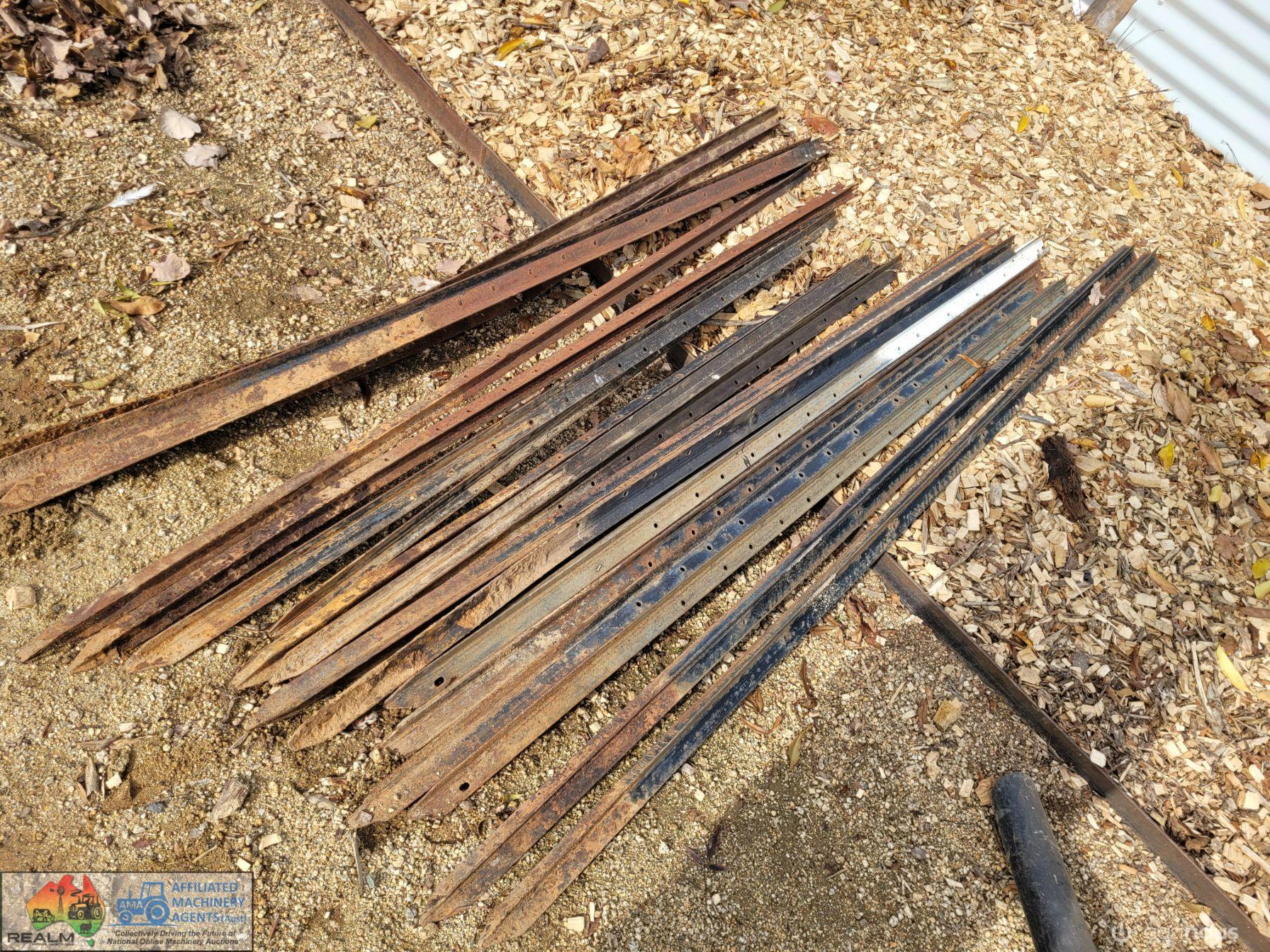 20x Assorted Steel Fence Posts