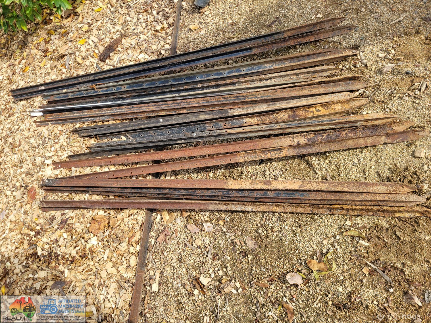 20x Assorted Steel Fence Posts - photo 2