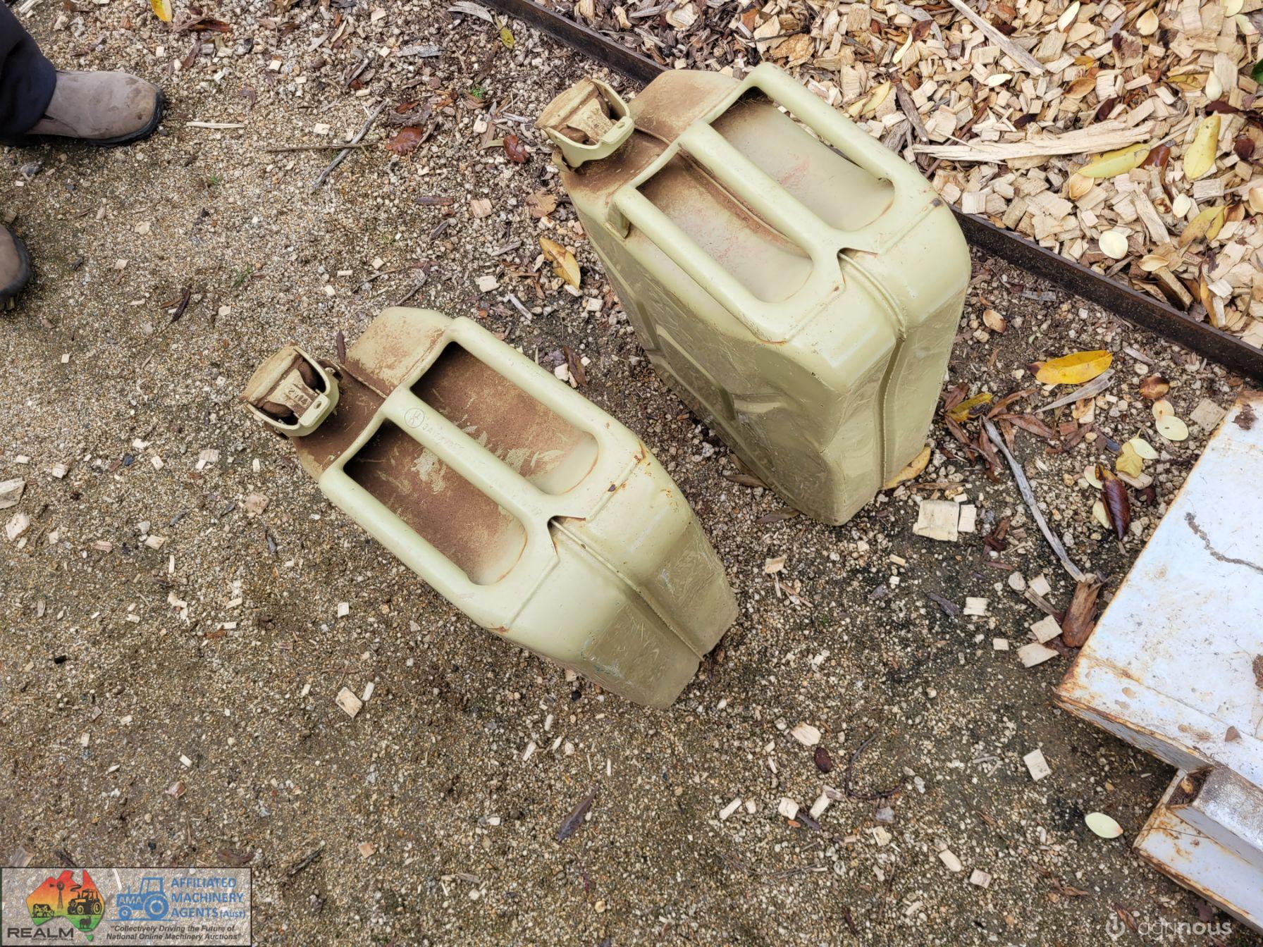 2x Steel Jerry Cans - photo 3