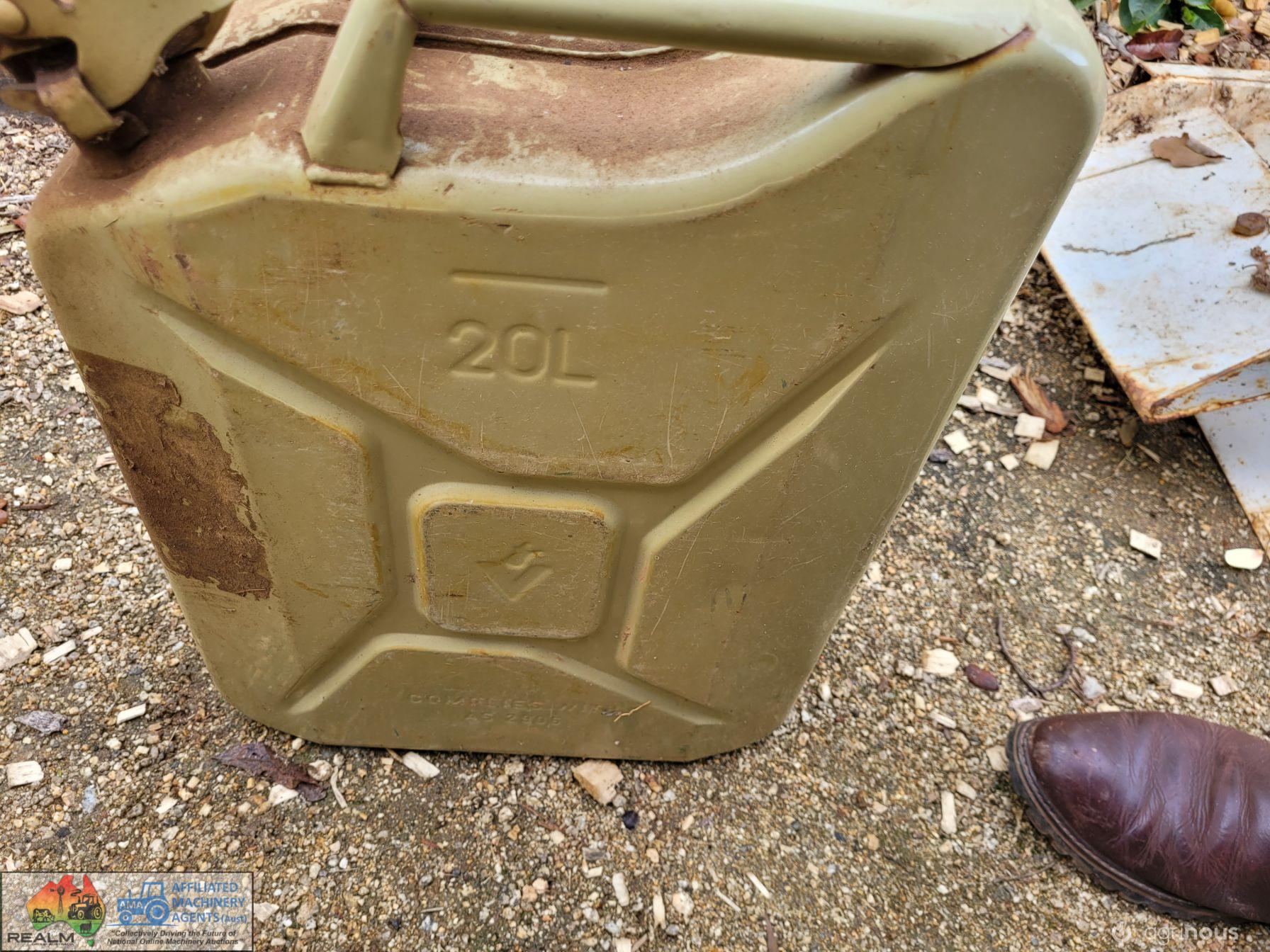 2x Steel Jerry Cans - photo 5