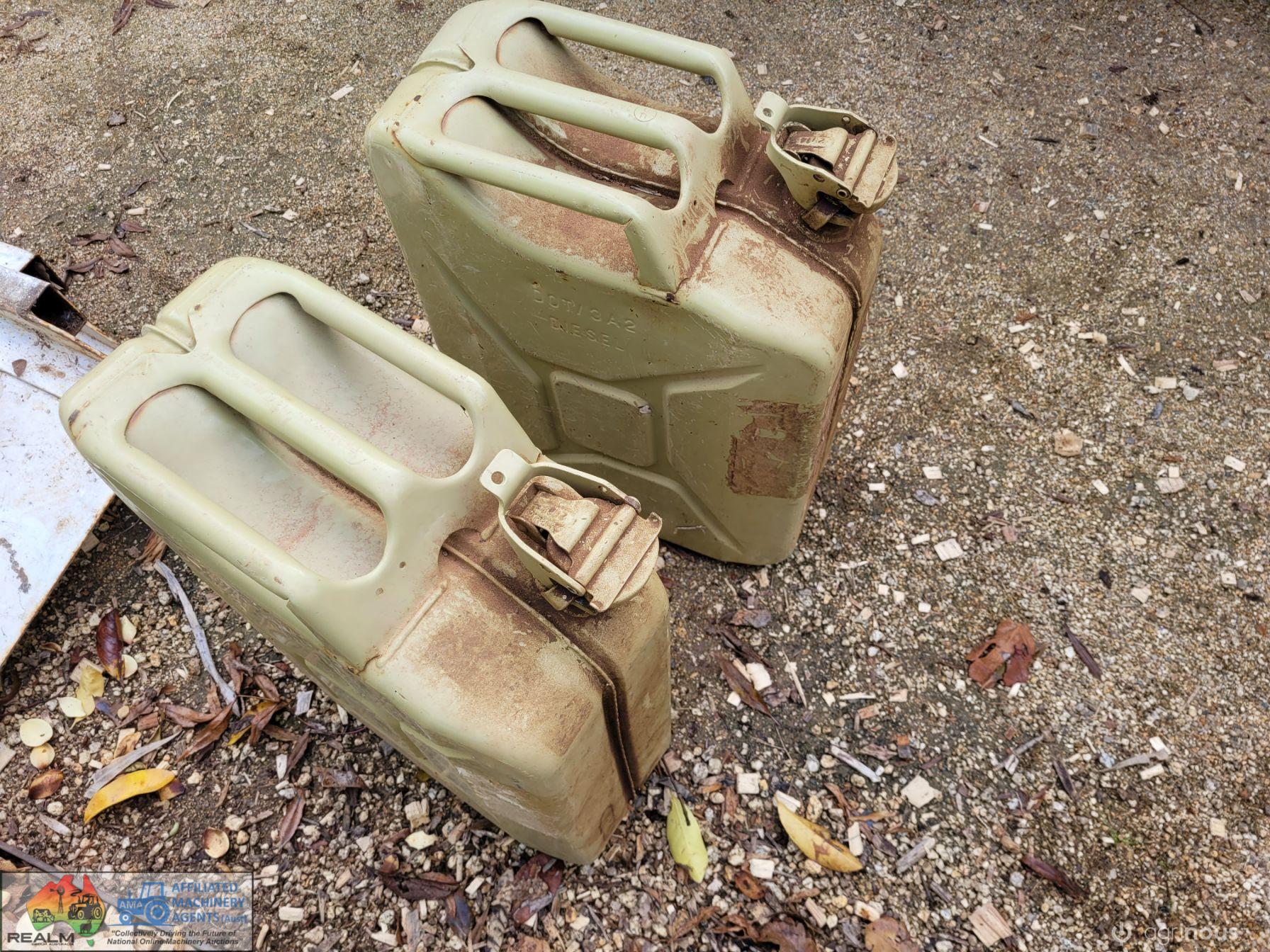 2x Steel Jerry Cans - photo 4