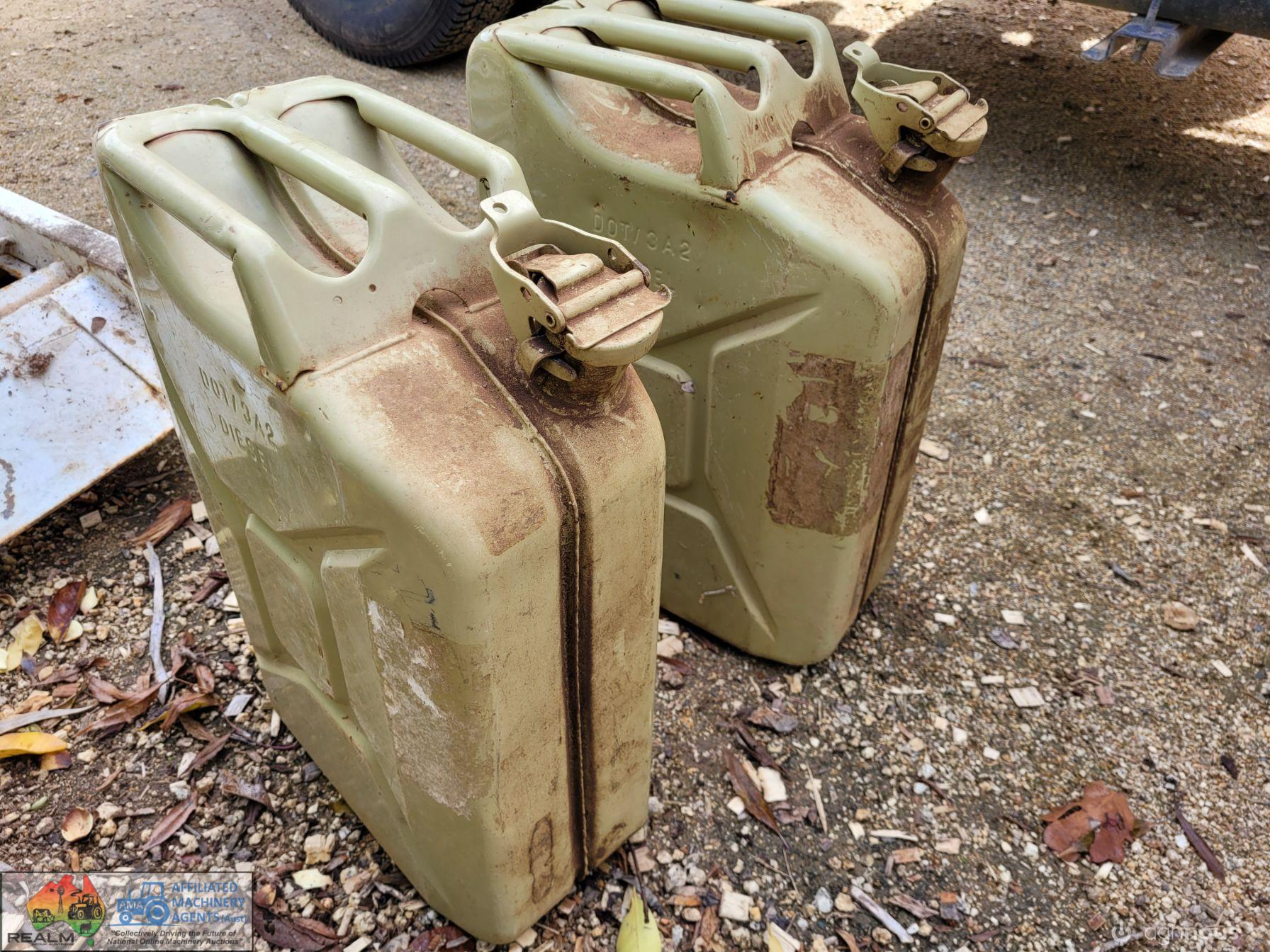 2x Steel Jerry Cans - photo 2