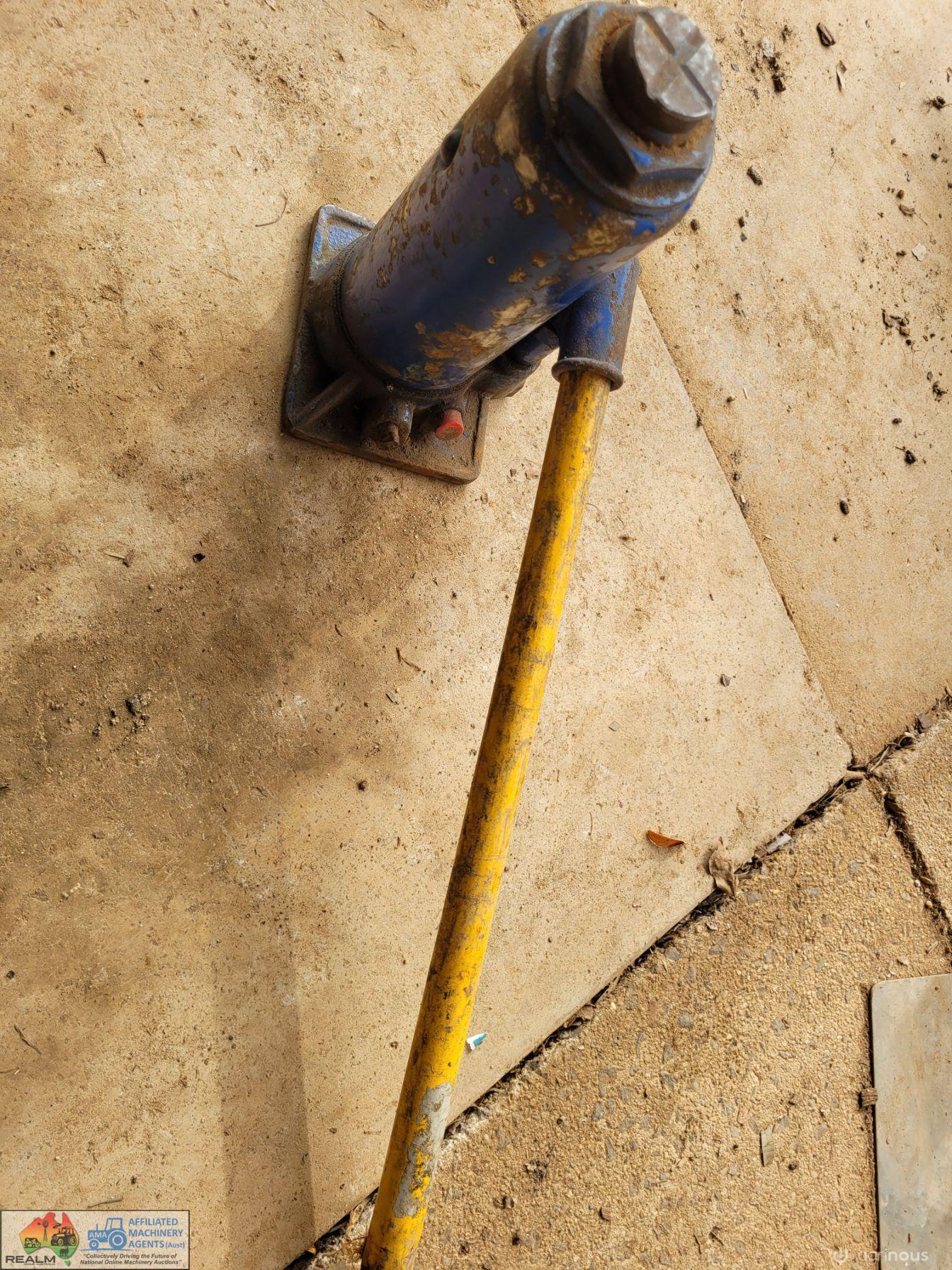 9 Tonne Hyd. Truck Jack - photo 3