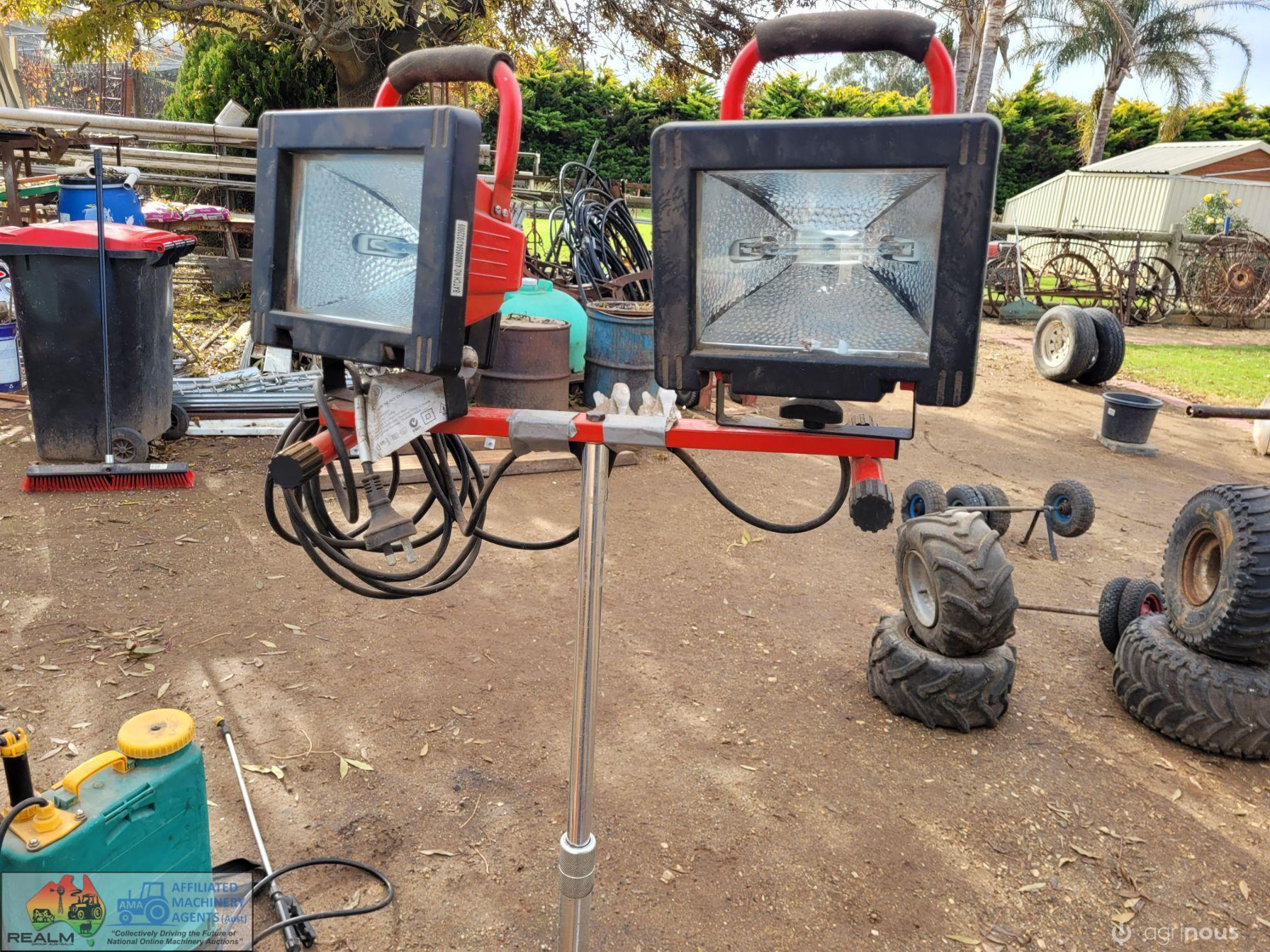 Halogen 240v Worklights on Trolley Stand - photo 2