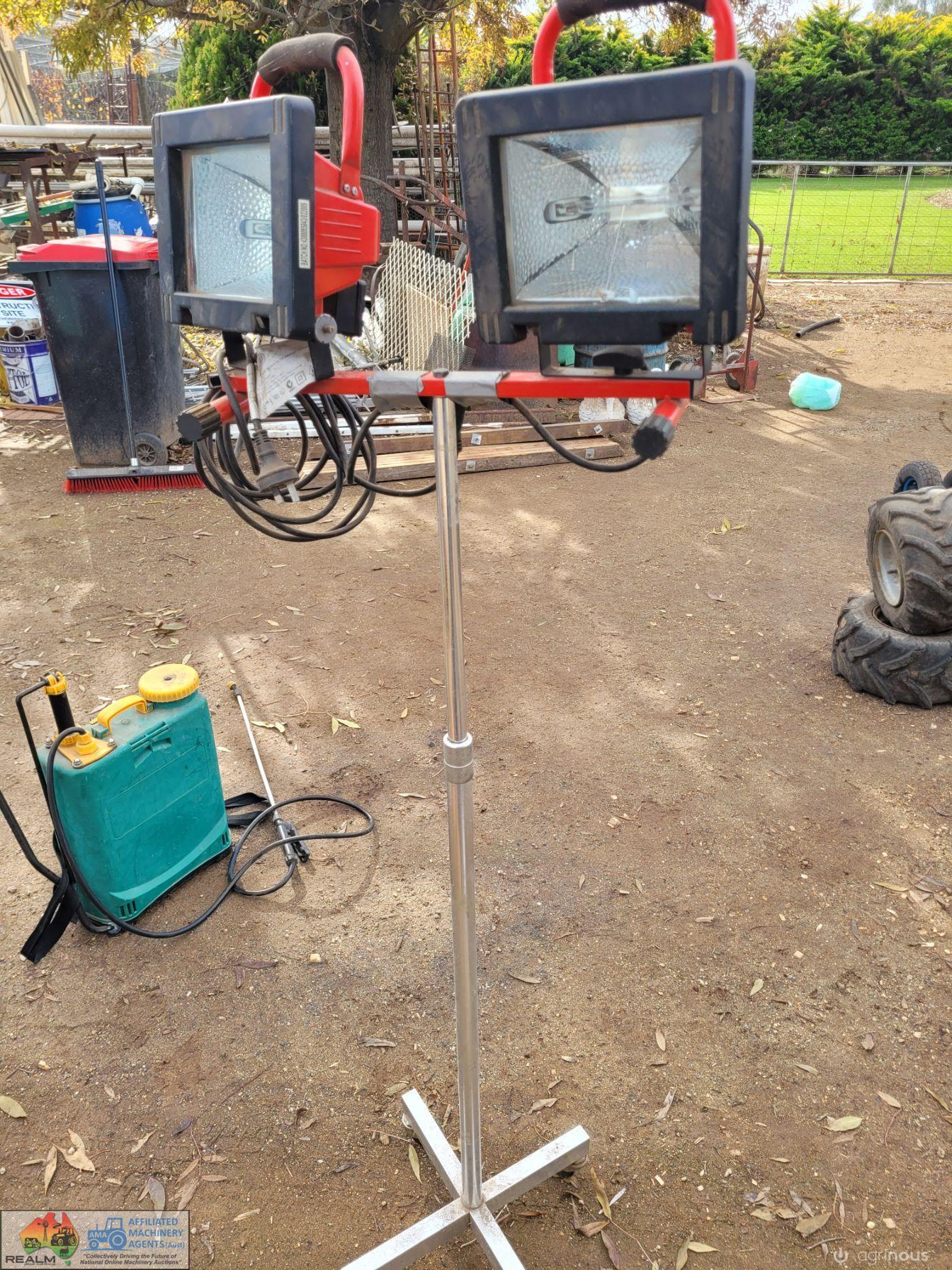 Halogen 240v Worklights on Trolley Stand - photo 4