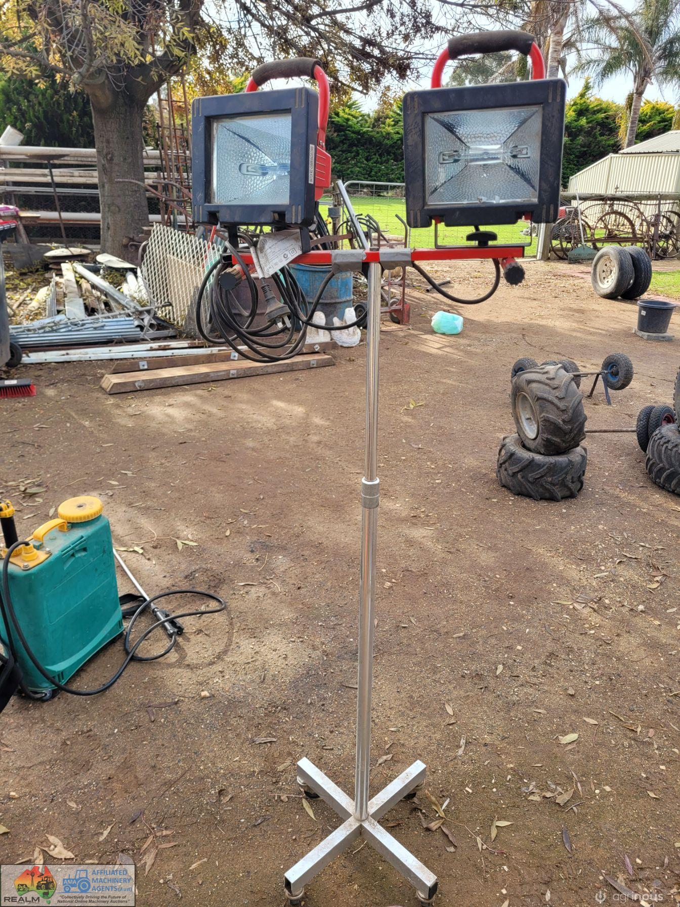 Halogen 240v Worklights on Trolley Stand - photo 3