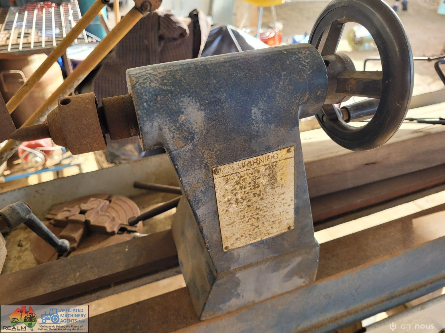 Electric Wood Lathe with Chisels (Working Cond.) - photo 3