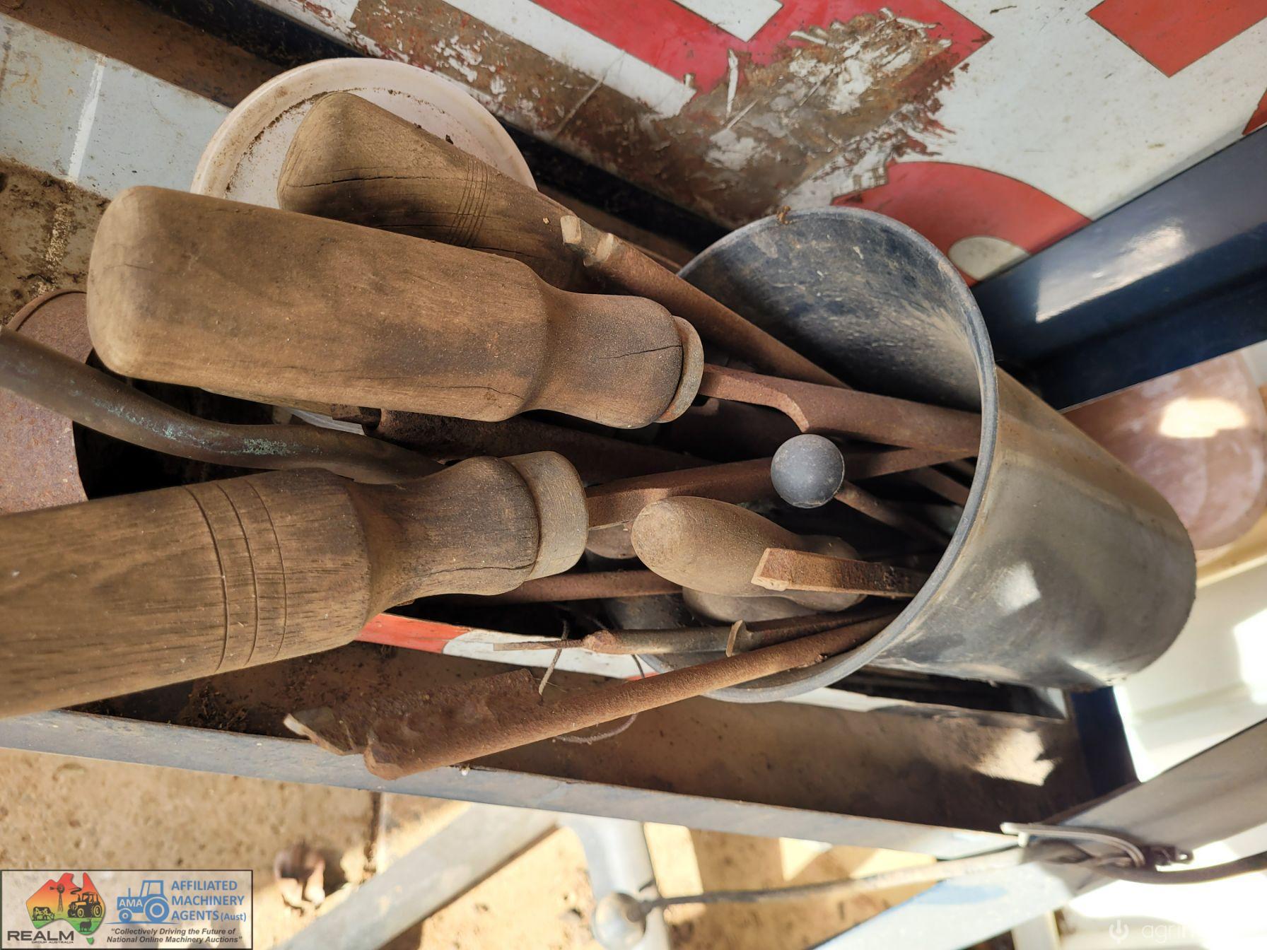 Electric Wood Lathe with Chisels (Working Cond.) - photo 6