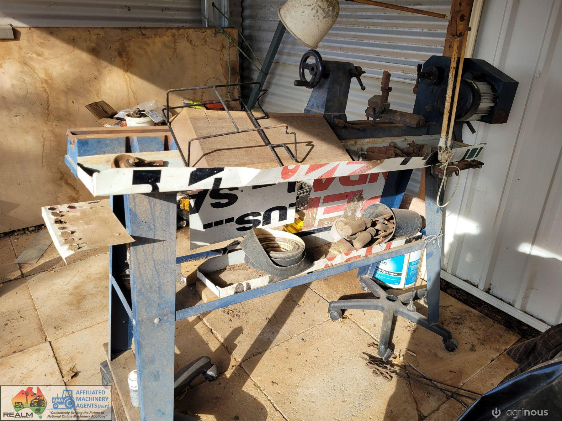 Electric Wood Lathe with Chisels (Working Cond.) - photo 4
