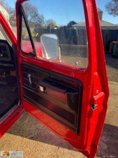 1980 Ford F350 with a 351 V8 engine - photo 3