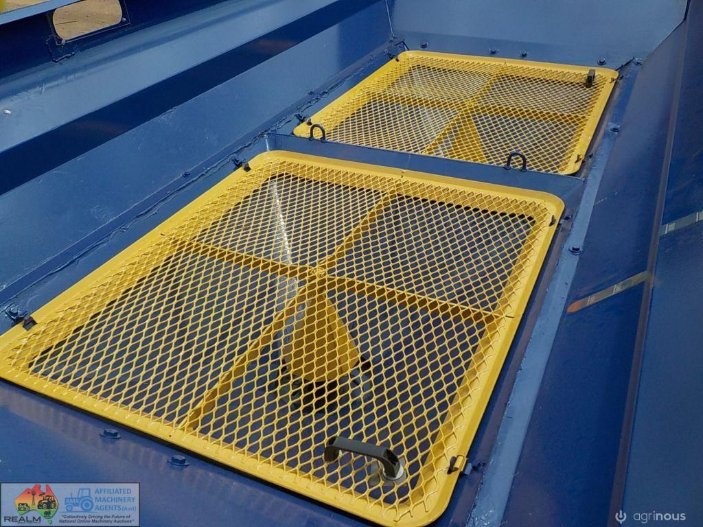 Bogballe M2 Fertilizer Spreader (2.5 Ton) ~ REDUCED PRICE - photo 3