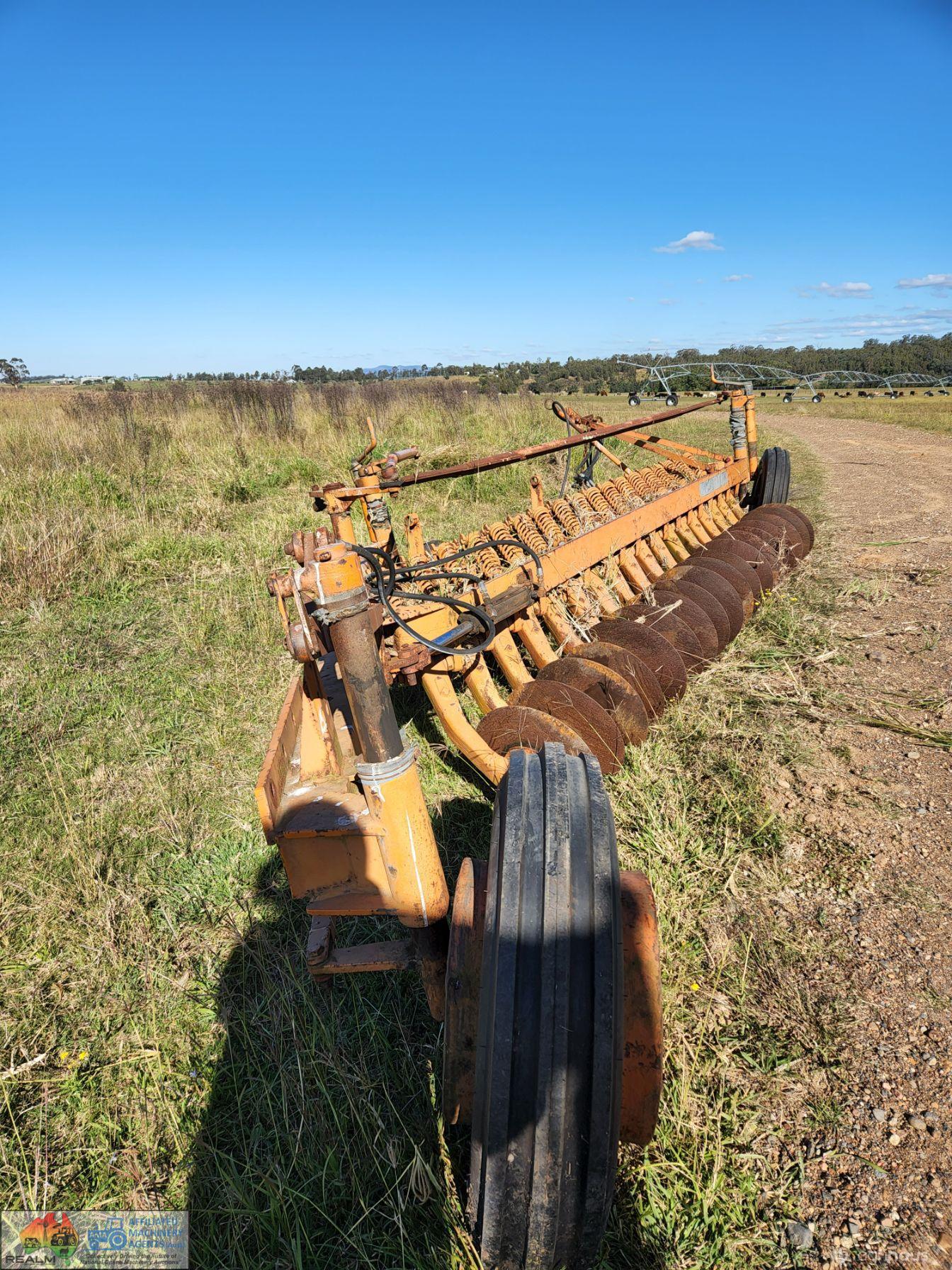 Chamberlain 18 Disc Plough - photo 2