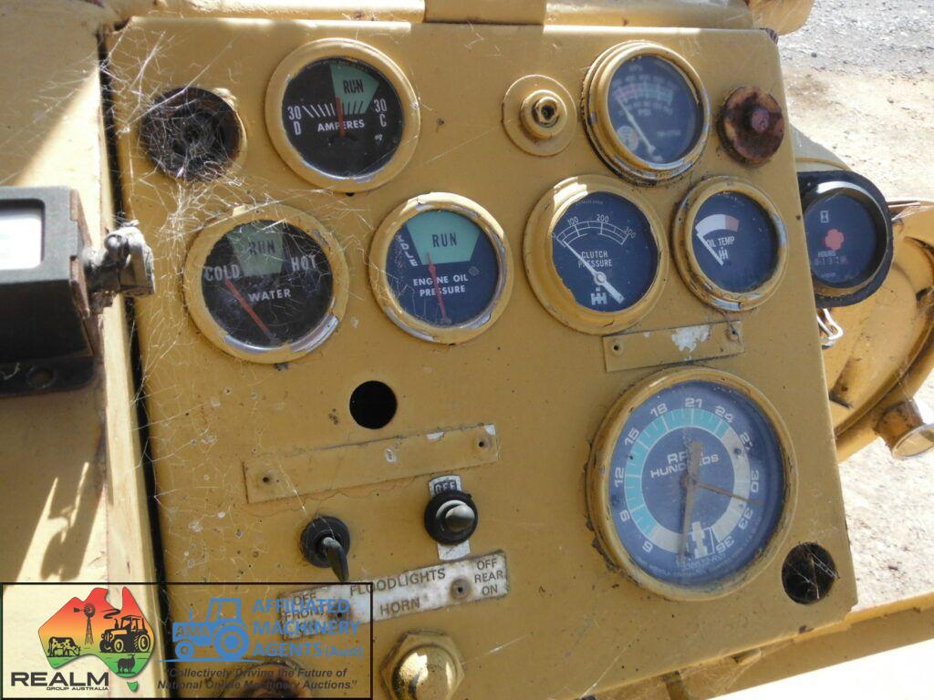 International Harvester E211 Elevating Scraper - photo 17