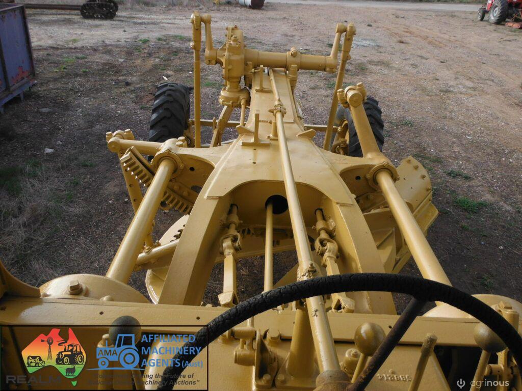 Cat 12 Road Grader - photo 8