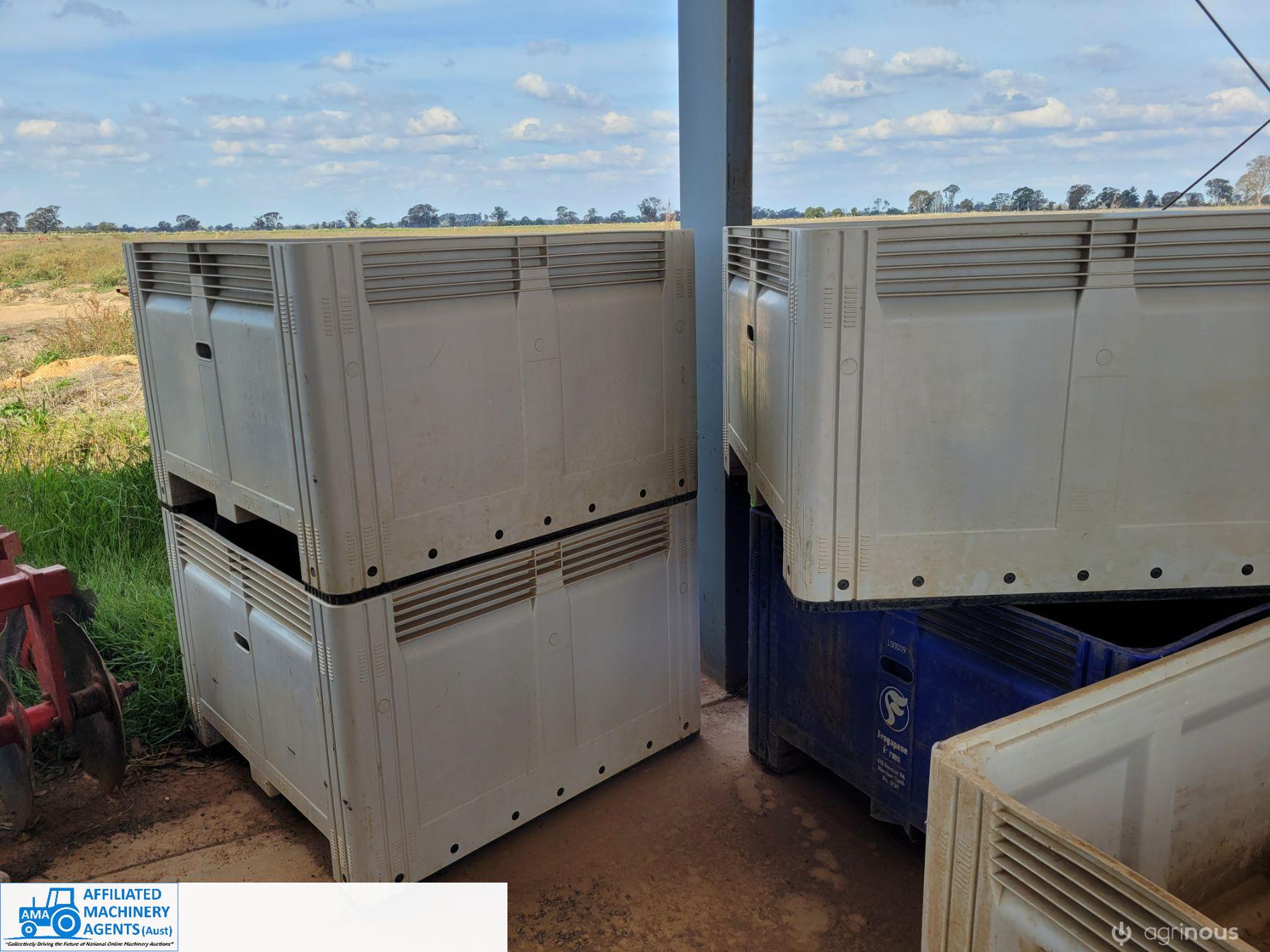 4x Plastic Fruit Bins