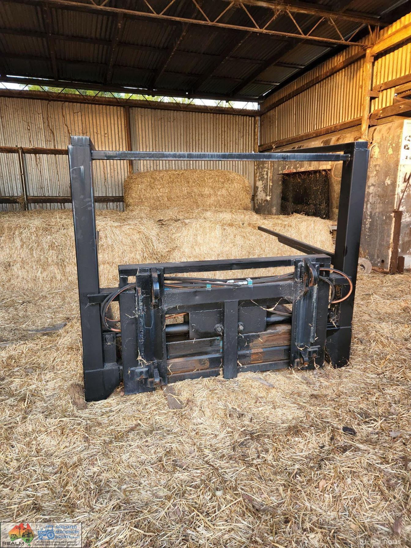 Hydraulic Square Bale Stack Squeeze - photo 2