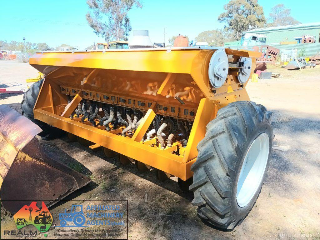 17 Run Bettinson Disc Seeder - photo 2
