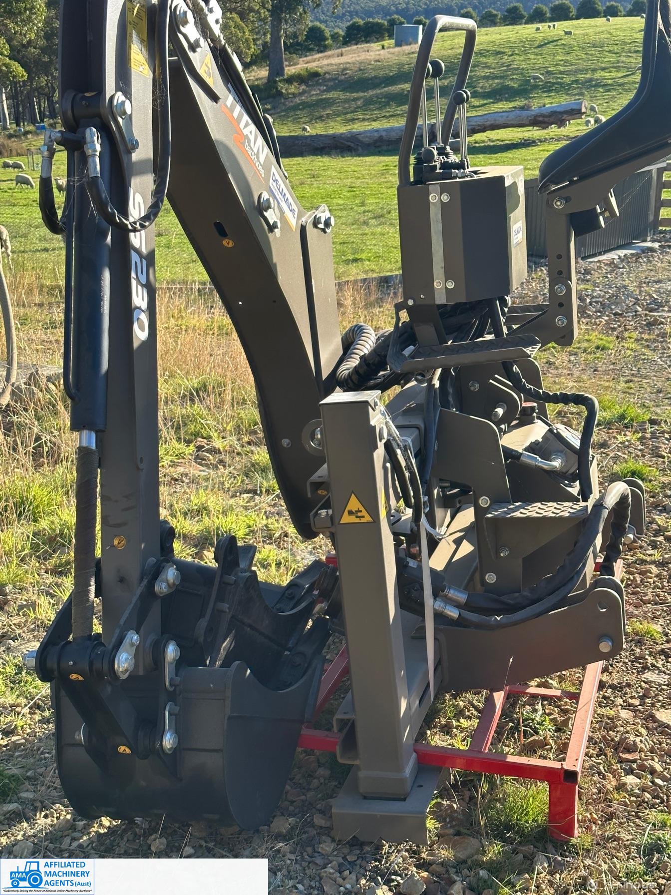 Backhoe - Titan 3 point linkage NEW - photo 4