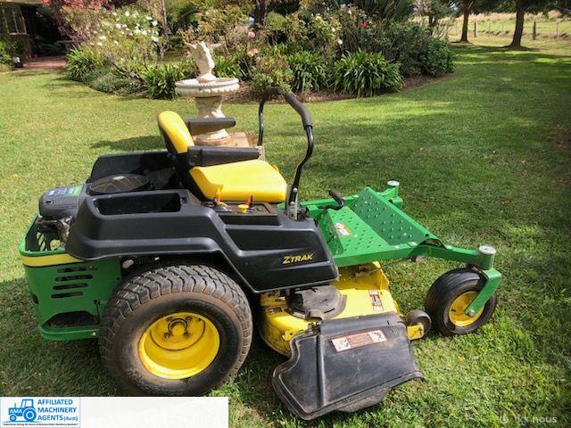 John Deere Z525E Z Trak Mower