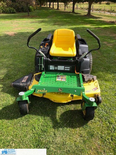 John Deere Z525E Z Trak Mower - photo 3