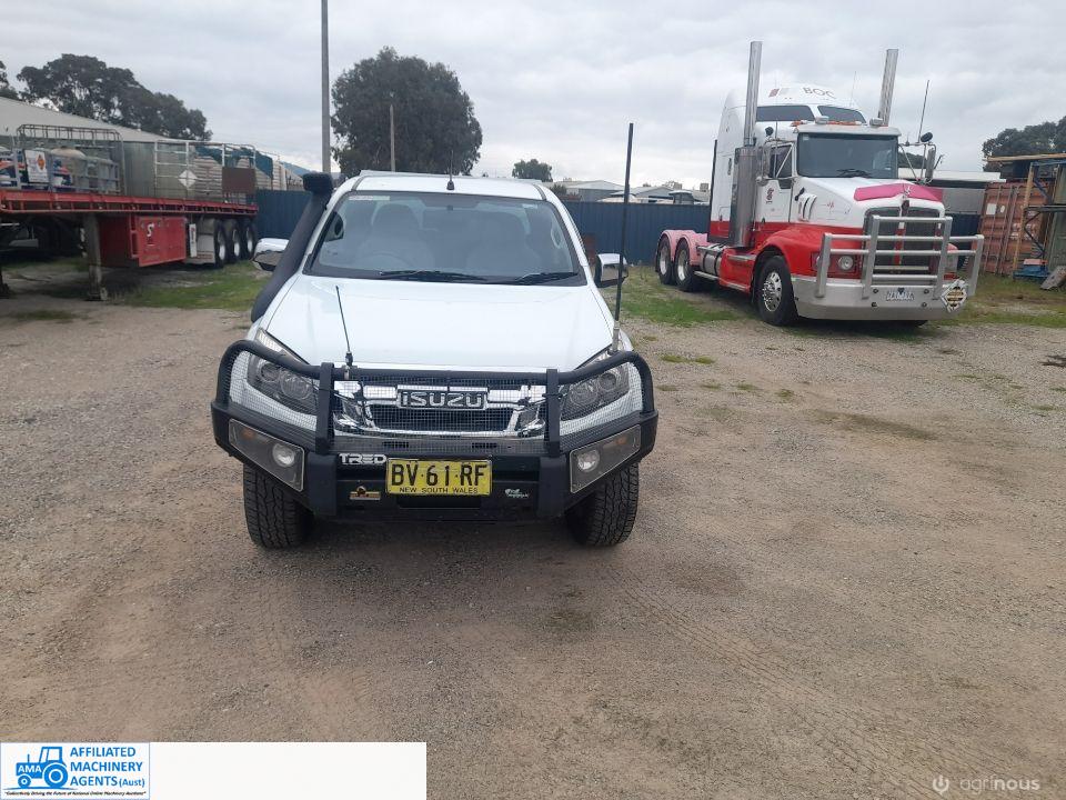 2013 Isuzu 4x4 Dual Cab with Camping Canopy - photo 17
