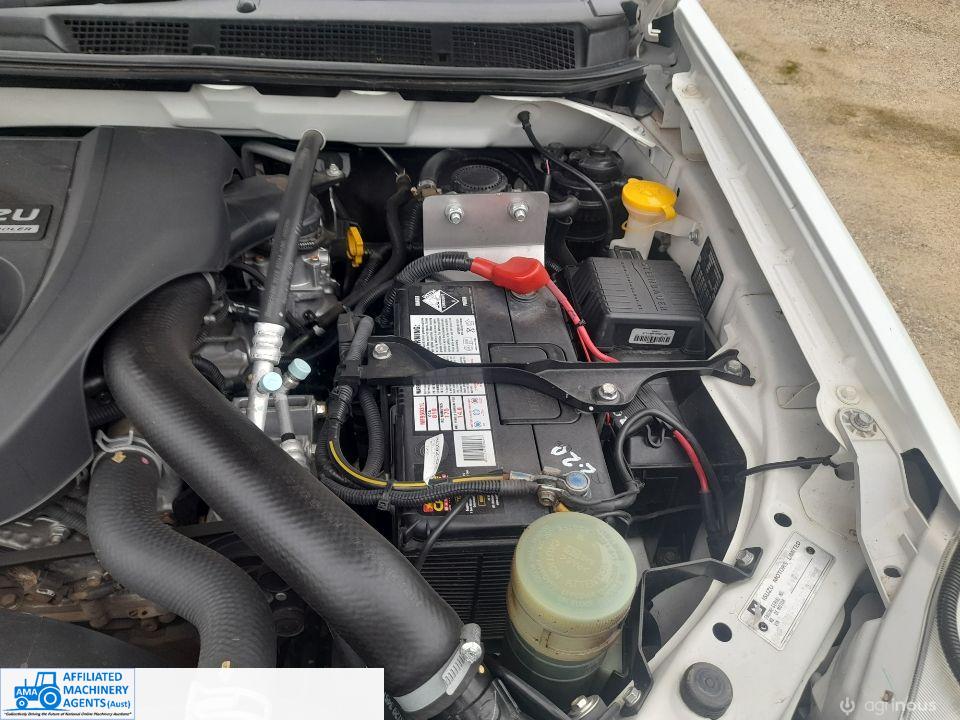 2013 Isuzu 4x4 Dual Cab with Camping Canopy - photo 11