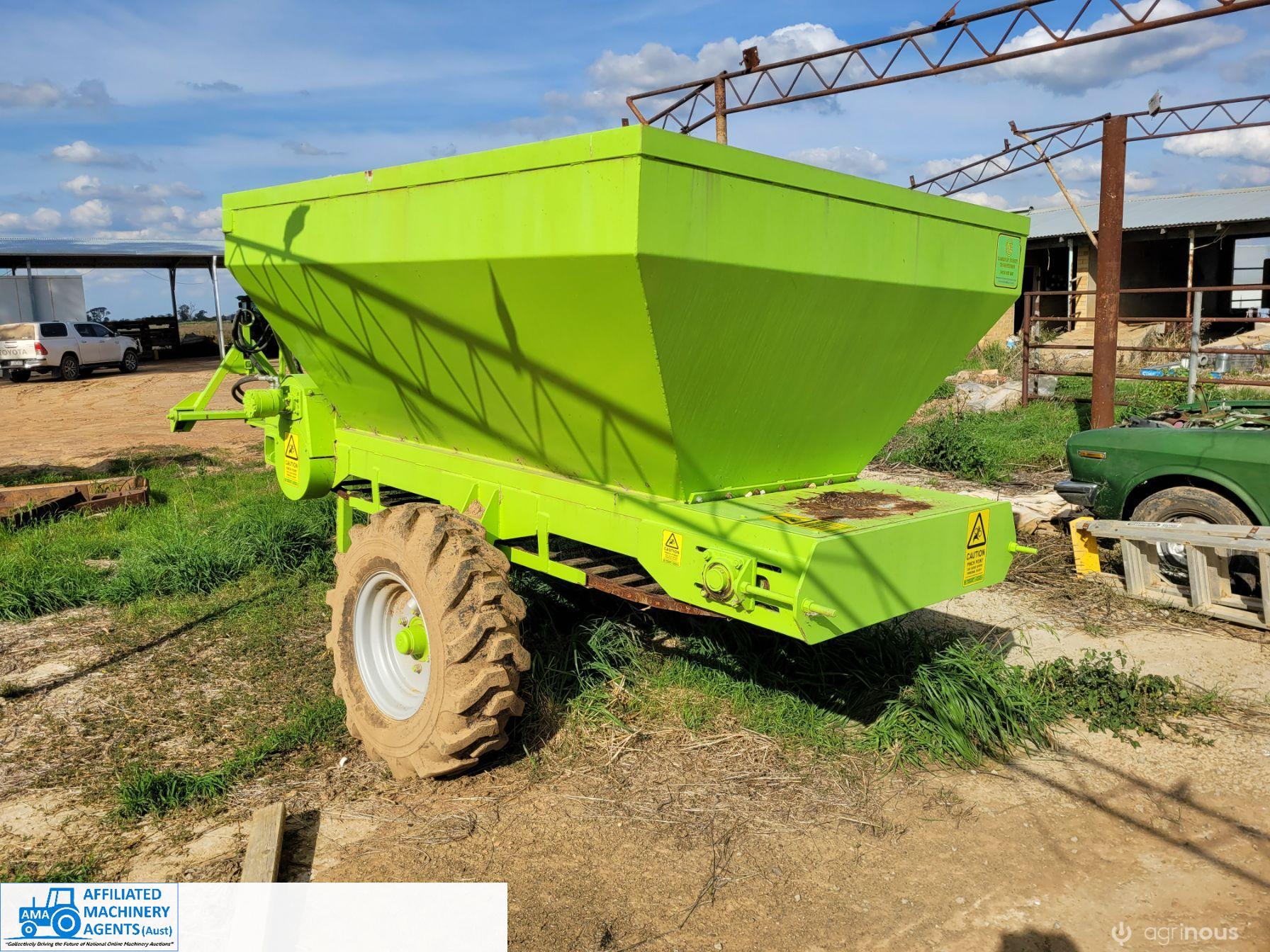 Cameron Hussey Chain Floor Manure Layer