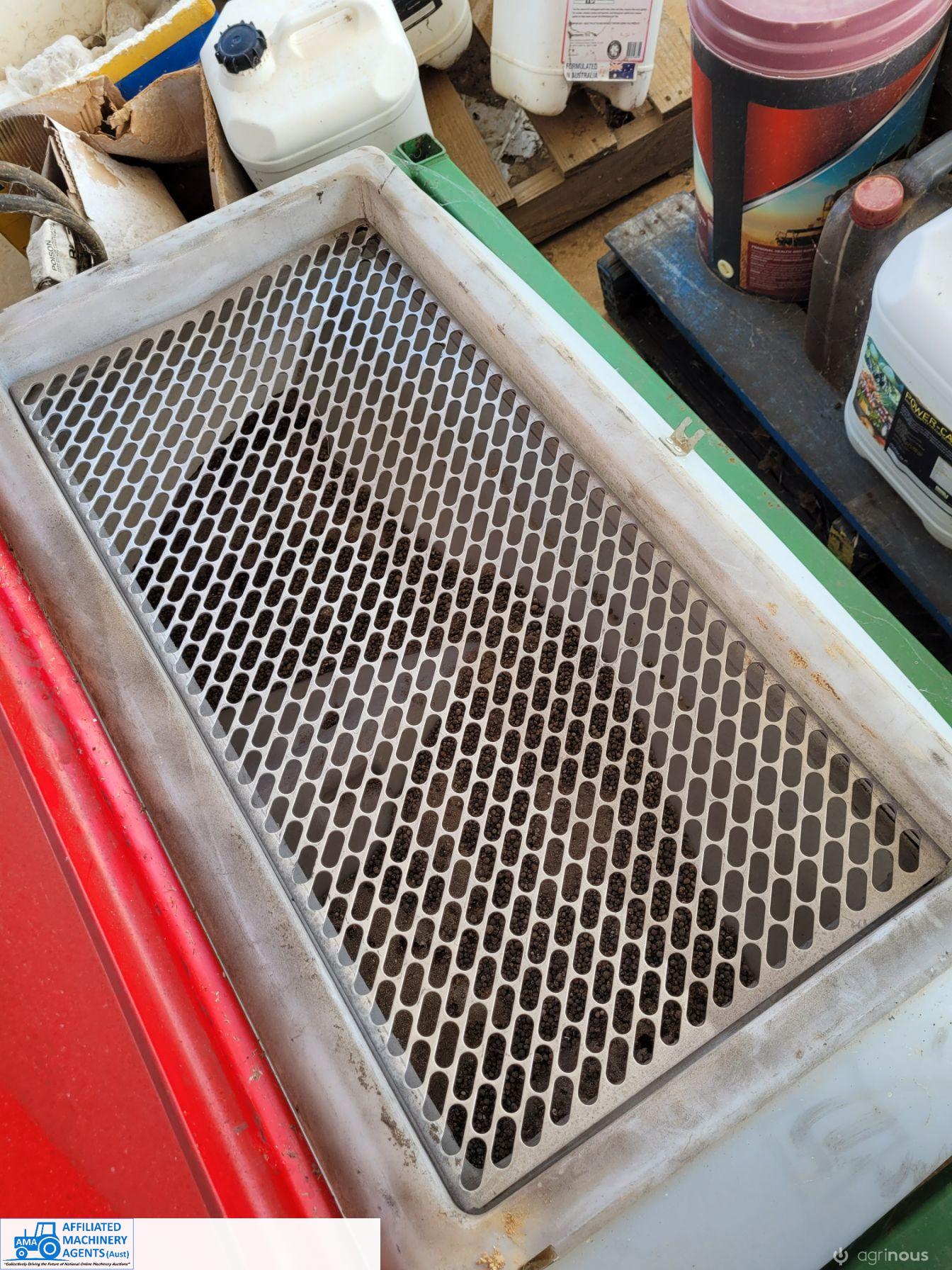 Hussey 3pl Quick Hitch Fertilizer Applicator - photo 5