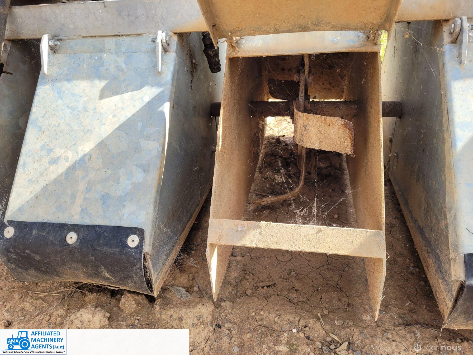 3 Row Hyd Drive Rotary Weeder ~ As New Cond. - photo 6