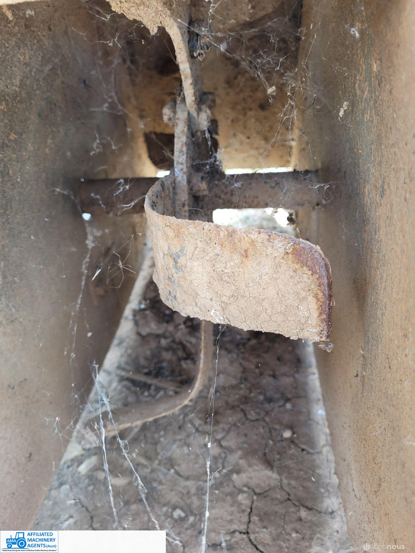 3 Row Hyd Drive Rotary Weeder ~ As New Cond. - photo 7