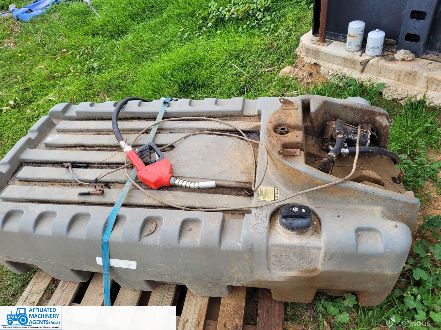 400 Ltr Poly Diesel Tank with 12v Pump & Hose - photo 3