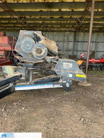 MacDon Model 3000 Windrower - photo 4