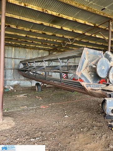 MacDon Model 3000 Windrower - photo 2