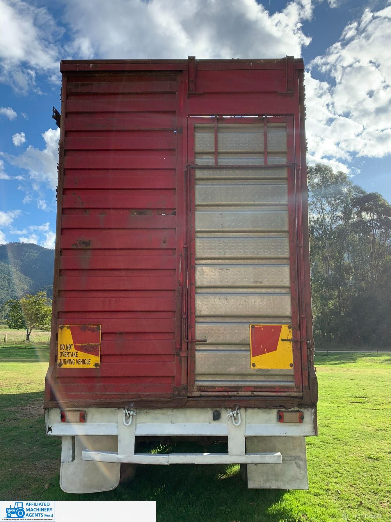 1988 Byrne 4x2 Tri-Axle 41ft Livestock Trailer (VIN: 88144) - photo 6
