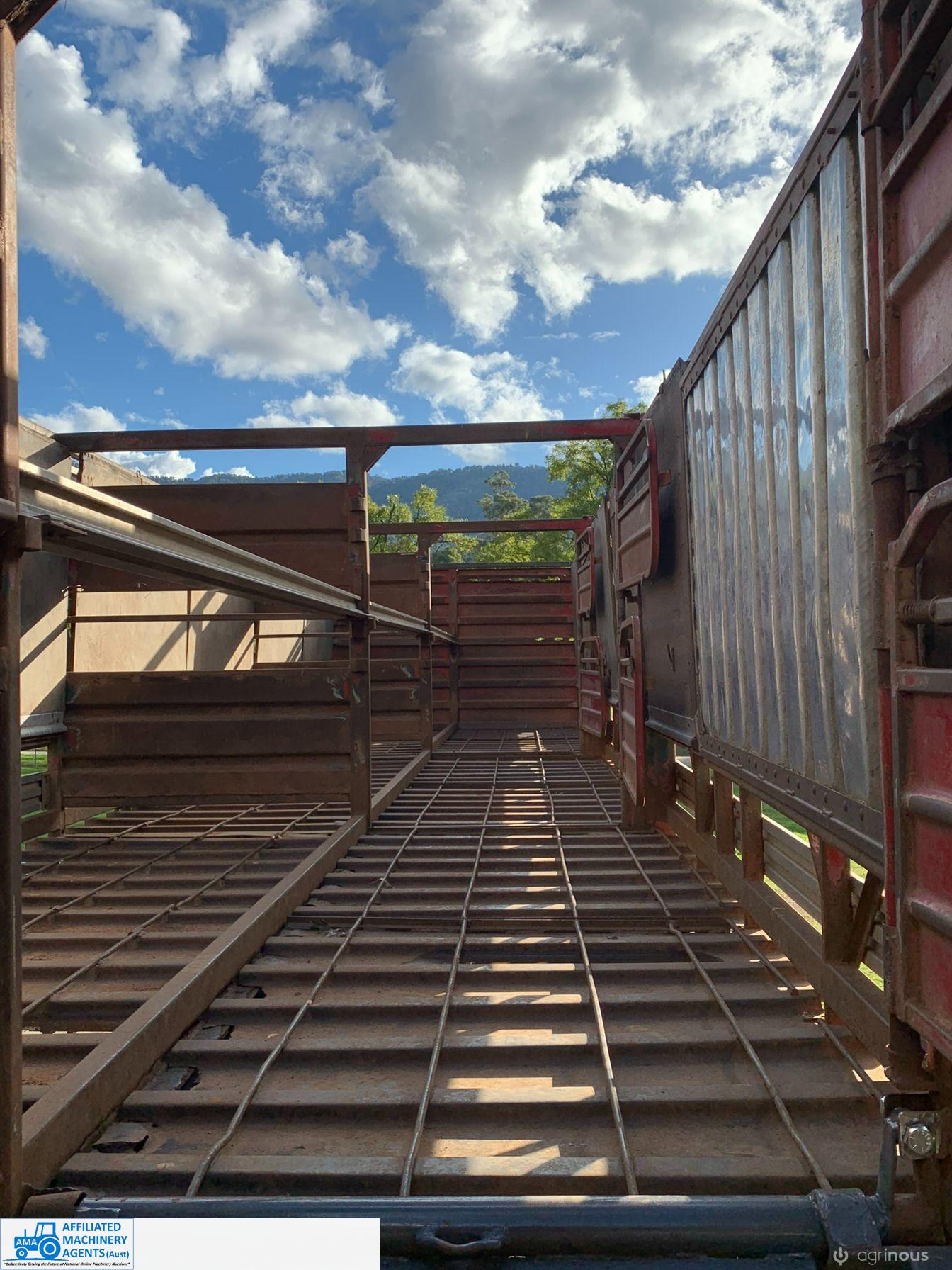 1988 Byrne 4x2 Tri-Axle 41ft Livestock Trailer (VIN: 88144) - photo 8