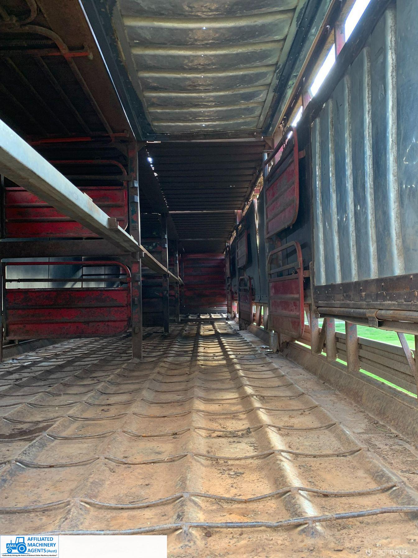 1988 Byrne 4x2 Tri-Axle 41ft Livestock Trailer (VIN: 88144) - photo 11