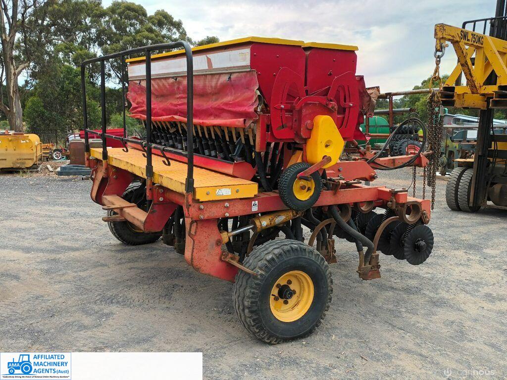 Duncan 19 run MK3 Renovator Seeder - photo 2